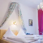 Vier Jahreszeiten Hotel 3*
