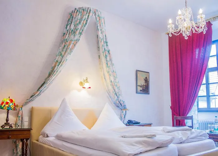 Vier Jahreszeiten Hotel 3*