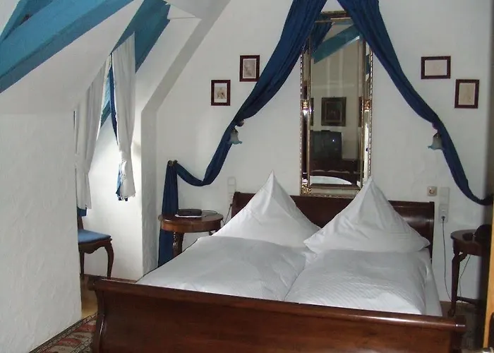 Vier Jahreszeiten Hotel 3*