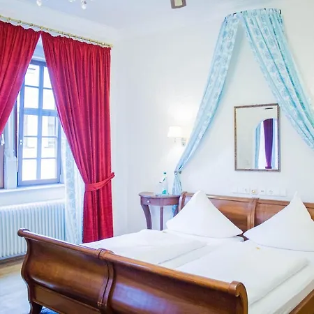 Vier Jahreszeiten Hotel 3*