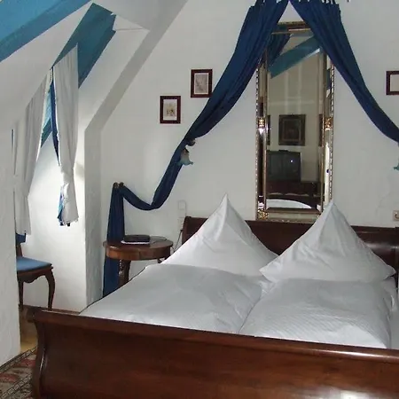 Vier Jahreszeiten Hotel 3*