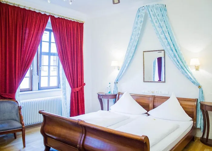 Vier Jahreszeiten Hotel 3*